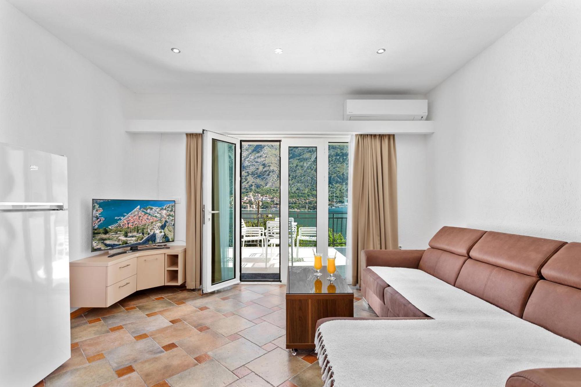 Apartments Doncic Kotor Exteriör bild